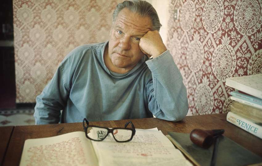 cul es la odisea literaria de lawrence durrell